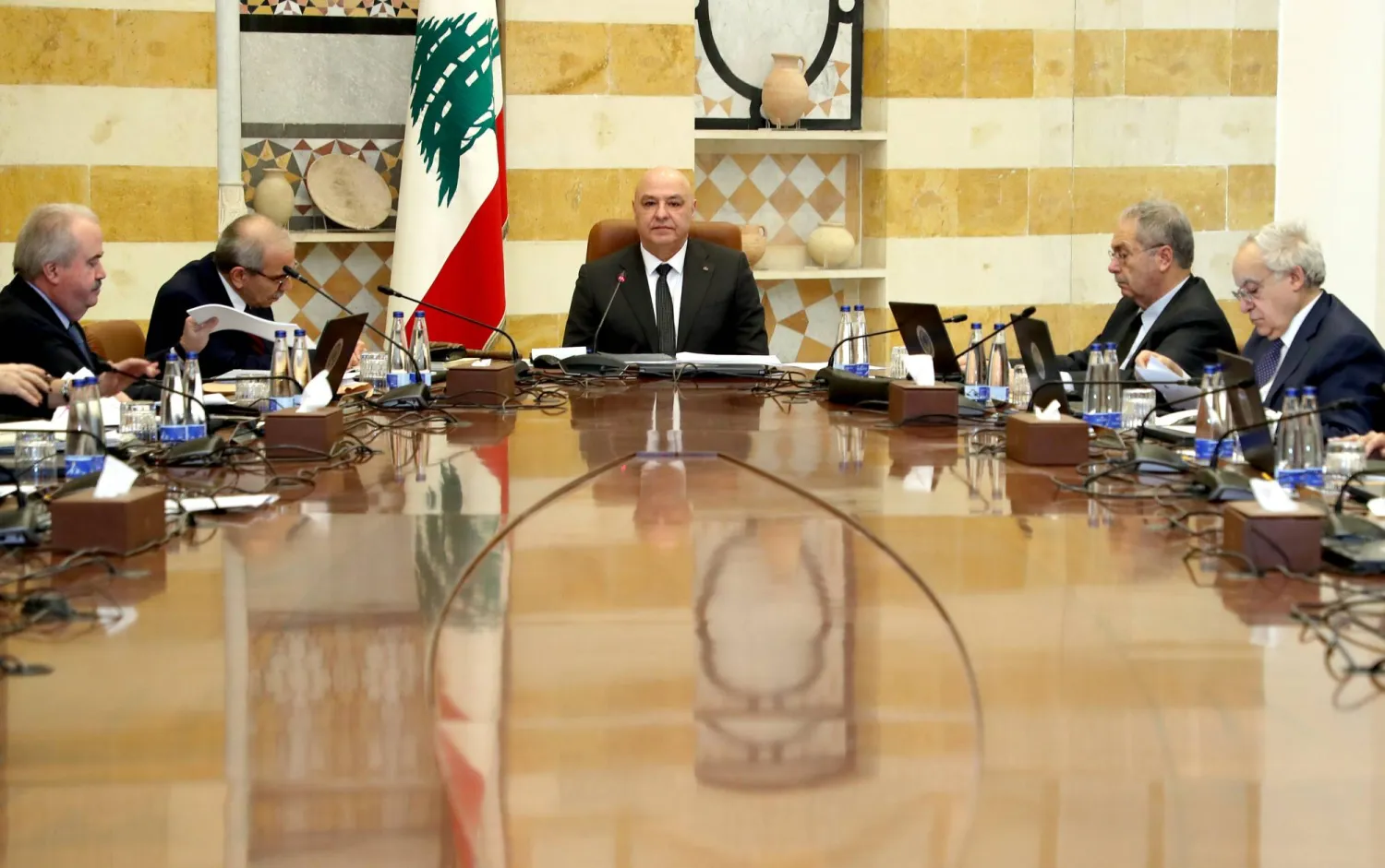 جدل سياسي حول آلية اتخاذ القرار