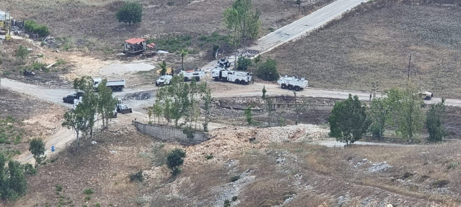 الجيش واليونيفيل يدخلان وادي السلوقي لإصلاح شبكة مياه شقراء الجيش واليونيفيل يدخلان وادي السلوقي لإصلاح شبكة مياه شقراء