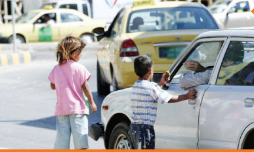بين السيارات والخطر... طفولة خارج الحماية