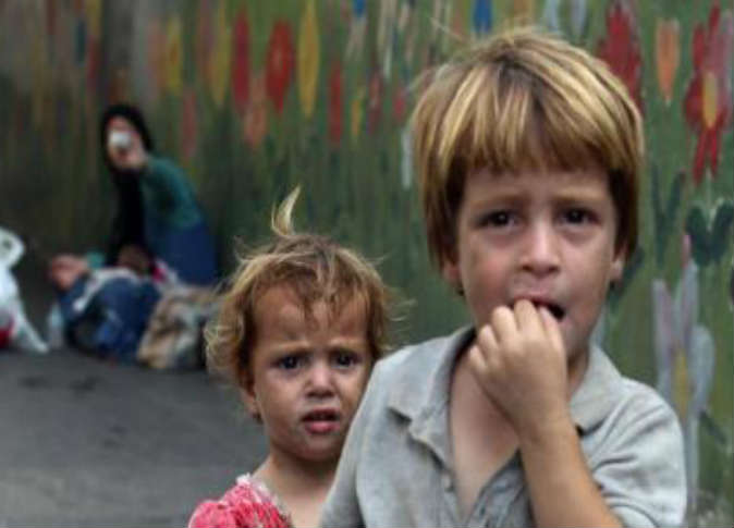 أطفال في الواجهة... وشبكات خلف الستار