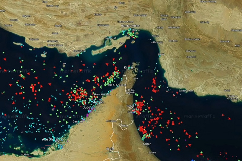 مضيق هرمز يضيف ضغطاً إلى المشهد