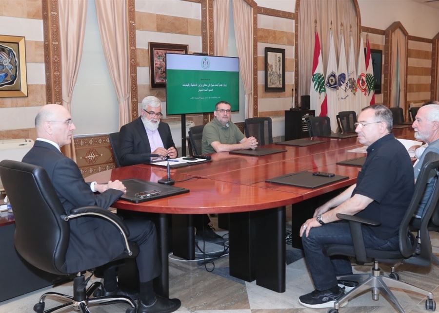 الحجار رئيس بلدية بنت جبيل محمد بزي ووفداً من أعضاء المجلس البلدي