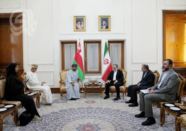 عُمان وإيران تبحثان ممراً مؤقتًا في مضيق هرمز
