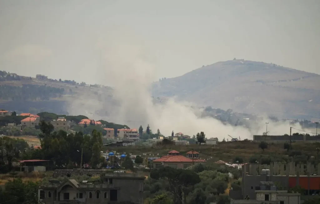 جيش الاحتلال يصعّد القصف على علي الطاهر ويستهدف فريقاً للدفاع المدني جيش الاحتلال يصعّد القصف على علي الطاهر ويستهدف فريقاً للدفاع المدني