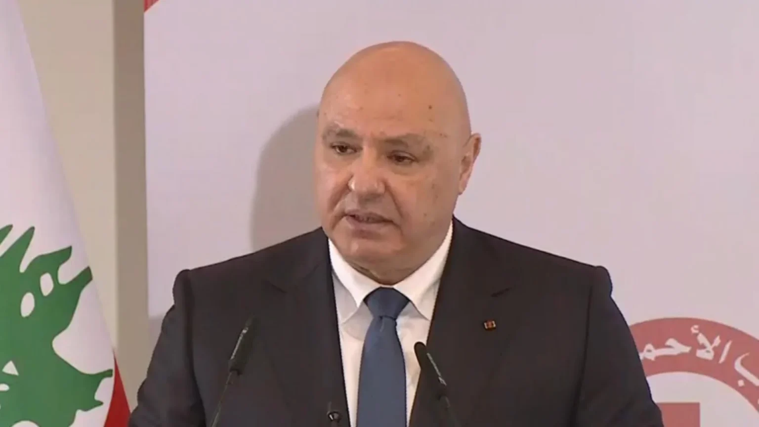 جوزيف عون: المسعف يجب ألا يصبح هدفاً.. والصليب الأحمر يستحق “شرف، تضحية، وفاء” جوزيف عون: المسعف يجب ألا يصبح هدفاً.. والصليب الأحمر يستحق "شرف، تضحية، وفاء"