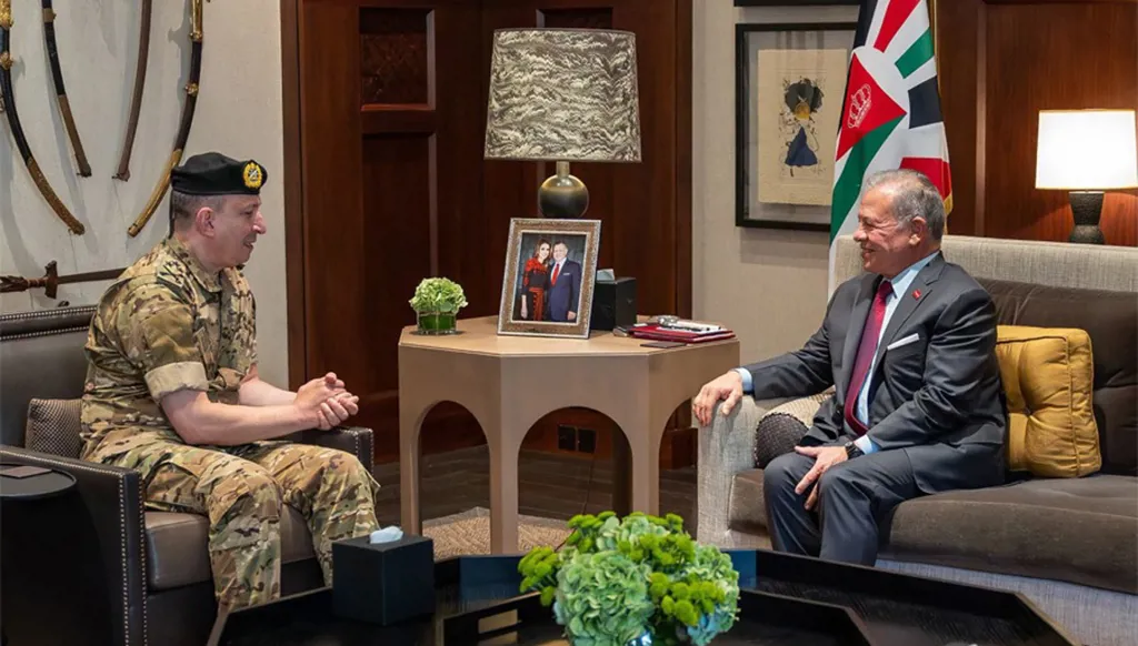 لبنان ينشط لحشد أوسع دعم لجيشه في باريس 8 قائد الجيش مع الملك الاردن