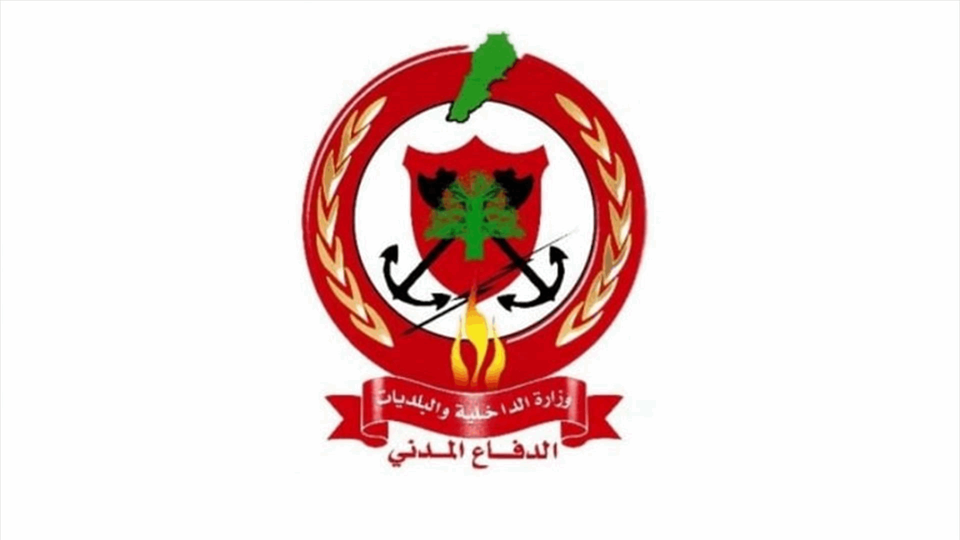 تدهور سيارة "فان" وسقوطها في وادٍ