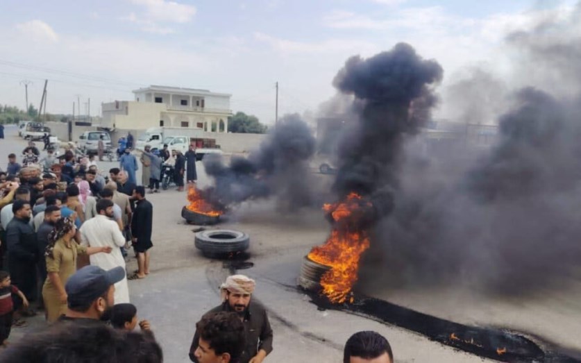 احتجاجات واسعة تشهدها المدن السورية بعد قرار رفع زيادة أسعار الوقود في ظل أزمة اقتصادية هي الأصعب بتاريخ البلاد احتجاجات واسعة تشهدها المدن السورية بعد قرار رفع زيادة أسعار الوقود في ظل أزمة اقتصادية هي الأصعب بتاريخ البلاد