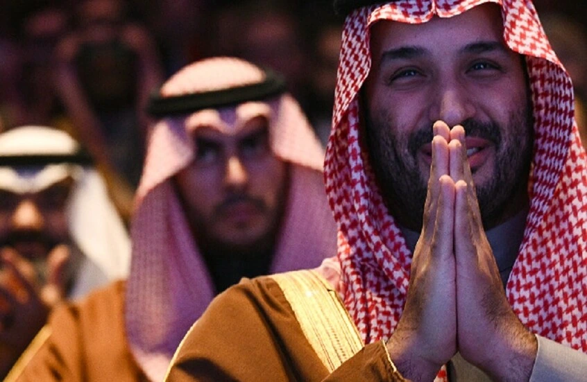 ترامب غيّر موقفه بعد اتصال محمد بن سلمان لكنه عاد مساء وألغى الضربة