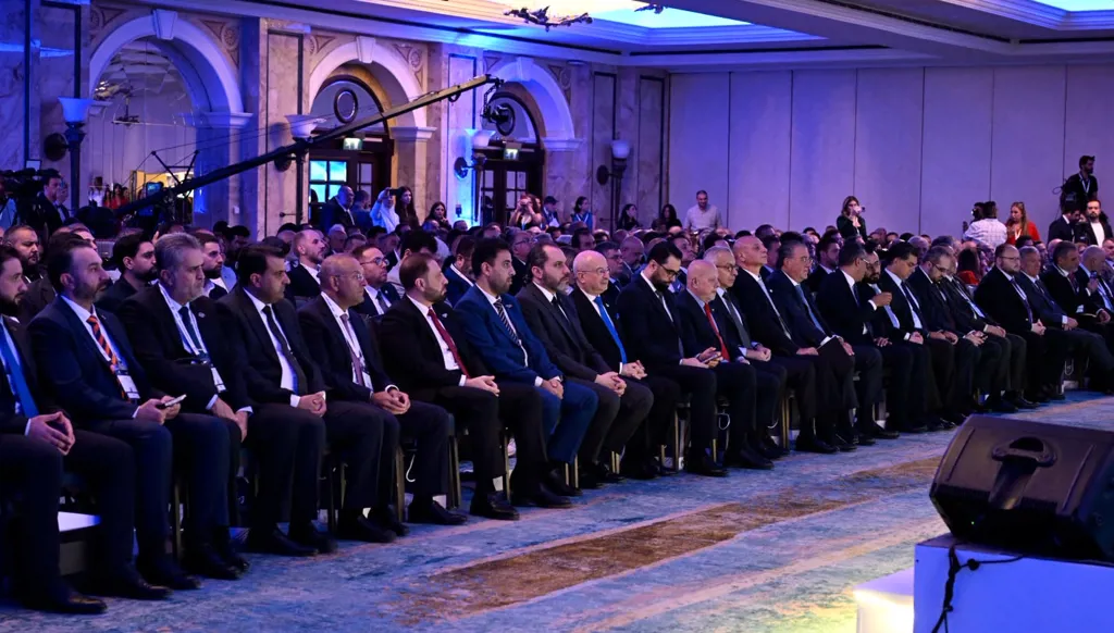 من بين المسائل التي حضرت في النقاش موضوع التأشيرات وإجراءات دخول المستثمرين ورجال الأعمال