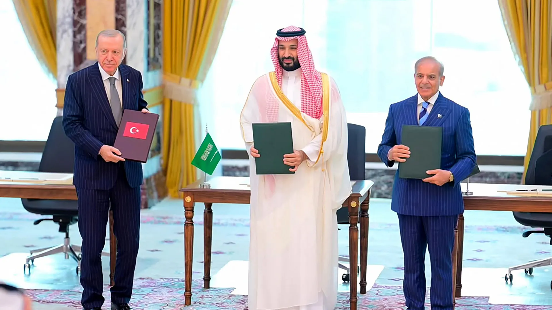 أقطاب إقليمية ودولية جديدة