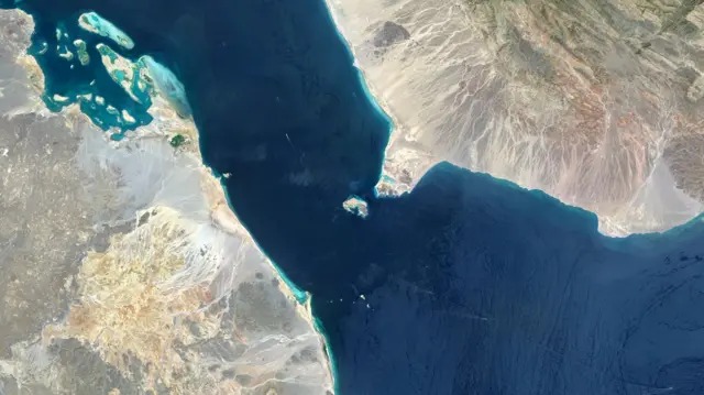 التحولات المرتبطة بالممرات البحرية في هرمز وباب المندب