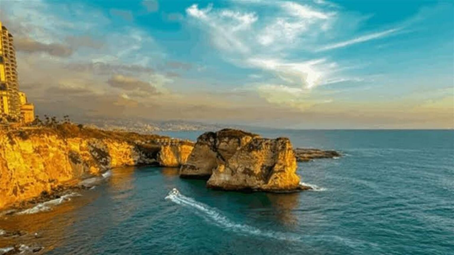 الطقس الحار مستمر وبعض الامطار بين الجمعة والسبت الطقس الحار مستمر وبعض الامطار بين الجمعة والسبت