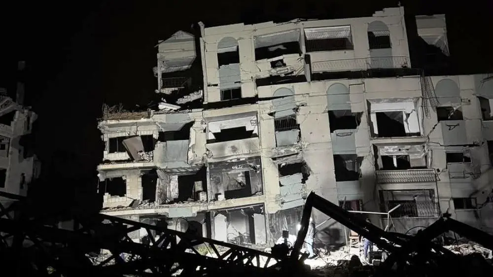 8 شهداء وأكثر من 60 مفقودا بانهيار مبنى في غزة 8 شهداء وأكثر من 60 مفقودا بانهيار مبنى في غزة