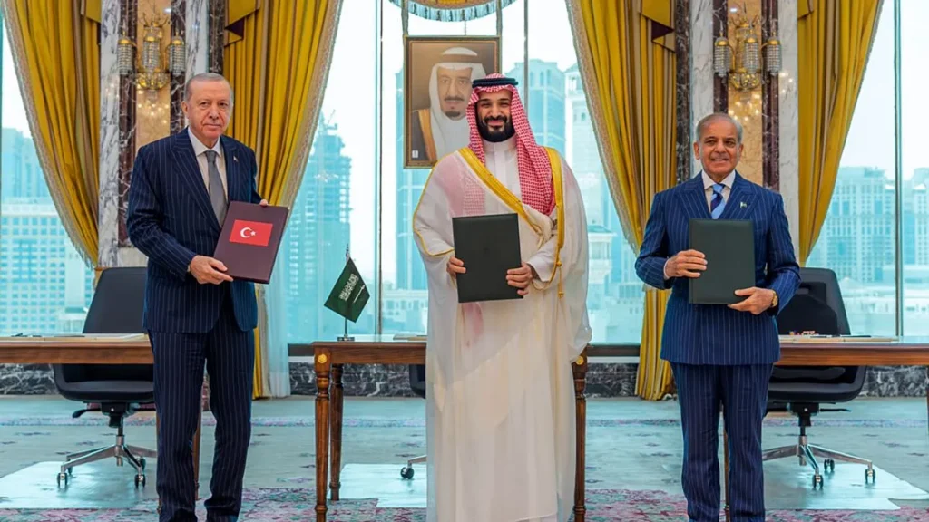 تحذيرات في تركيا من “فخ اتفاق مكة”.. مخاوف من جر أنقرة إلى مواجهة اليمن وإيران تحذيرات في تركيا من "فخ اتفاق مكة".. مخاوف من جر أنقرة إلى مواجهة اليمن وإيران