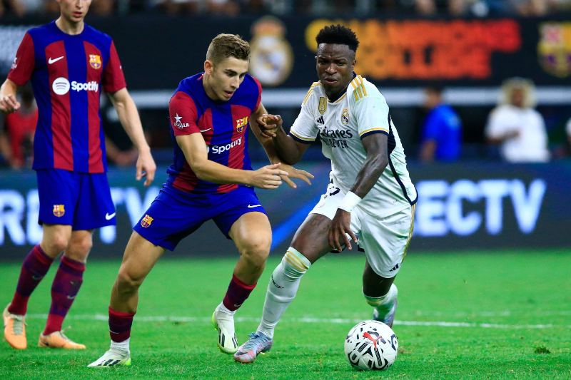 من يحسم كلاسيكو برشلونة وريال مدريد؟