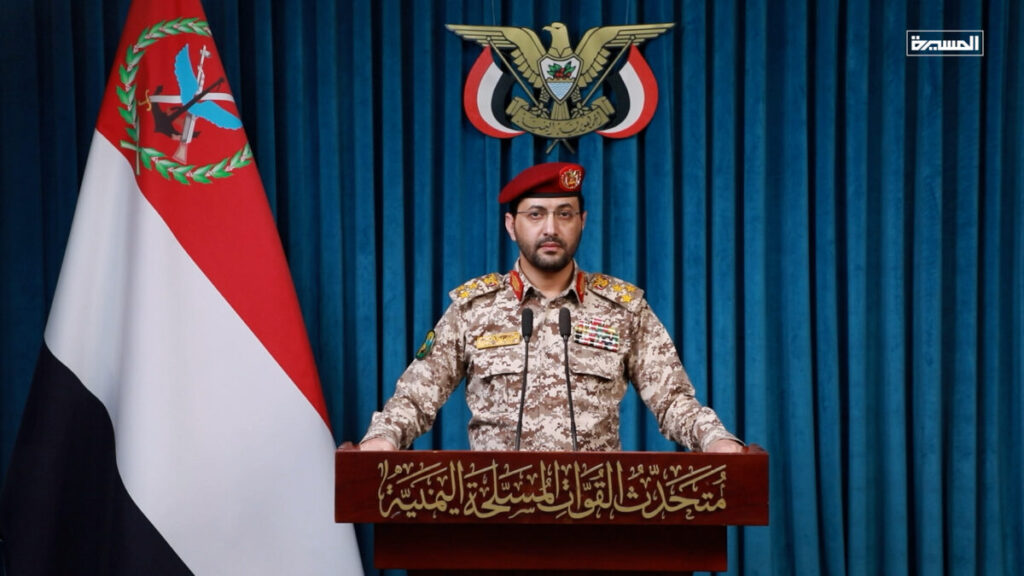 القوات المسلحة اليمنية تعلن استهداف تحشيدات جنوب باب المندب وتدمير آليات