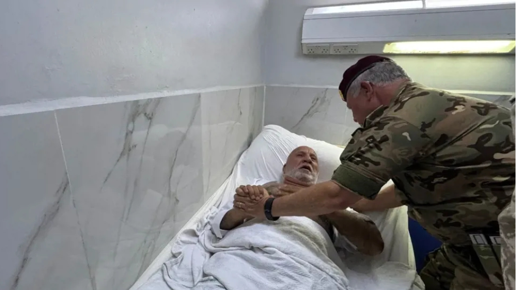 الملك عبدالله الثاني يزور مصابي اعتداء كنيسة في الكرك ويتوعد بمحاسبة المسؤولين الملك عبدالله الثاني يزور مصابي اعتداء كنيسة في الكرك ويتوعد بمحاسبة المسؤولين