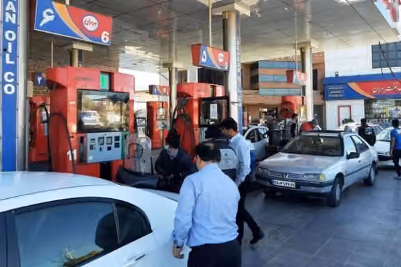 ماذا يدفع المواطن الإيراني مقابل خفض الاستهلاك؟