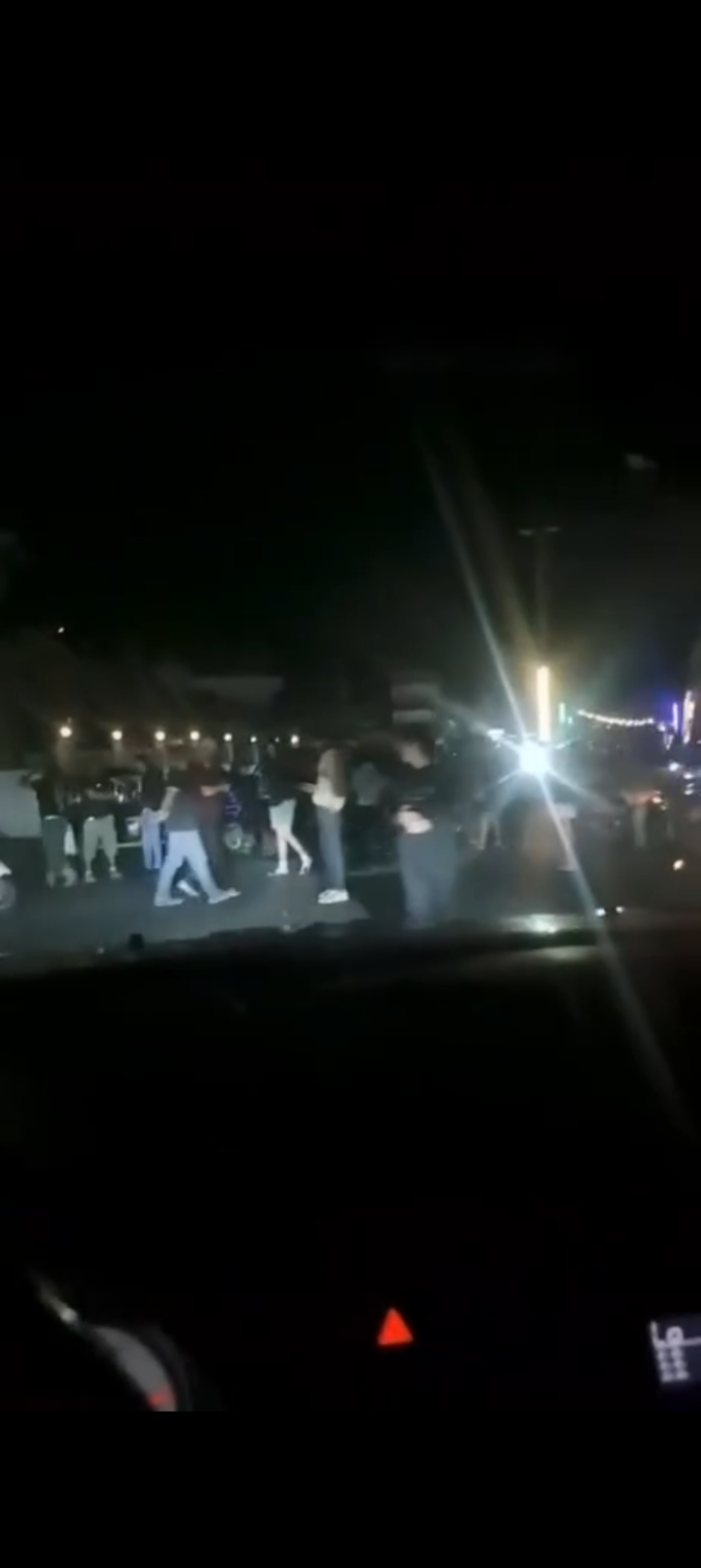 قطع الطريق مقابل مستشفى الخير في المنية قطع الطريق مقابل مستشفى الخير في المنية