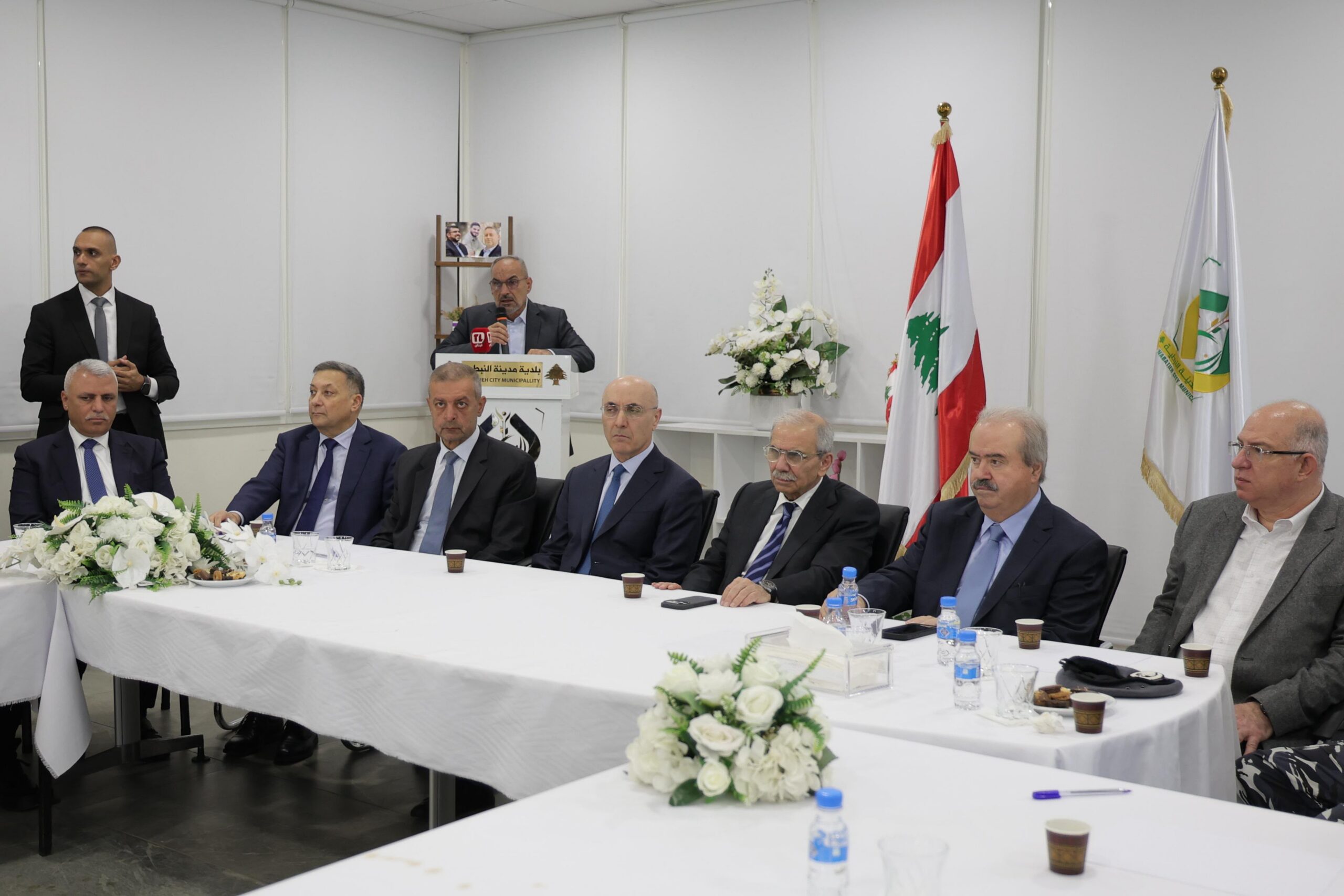 رئيس الحكومة أشاد بضباط وعناصر الأمن العام والجهود المبذولة 