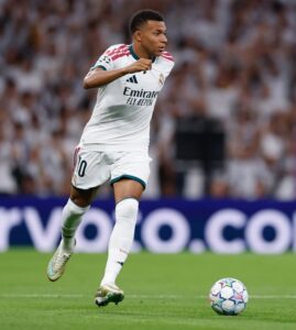 ماذا يفعل مبابي؟ تصرفات النجم الفرنسي تثير غضب جماهير ريال مدريد