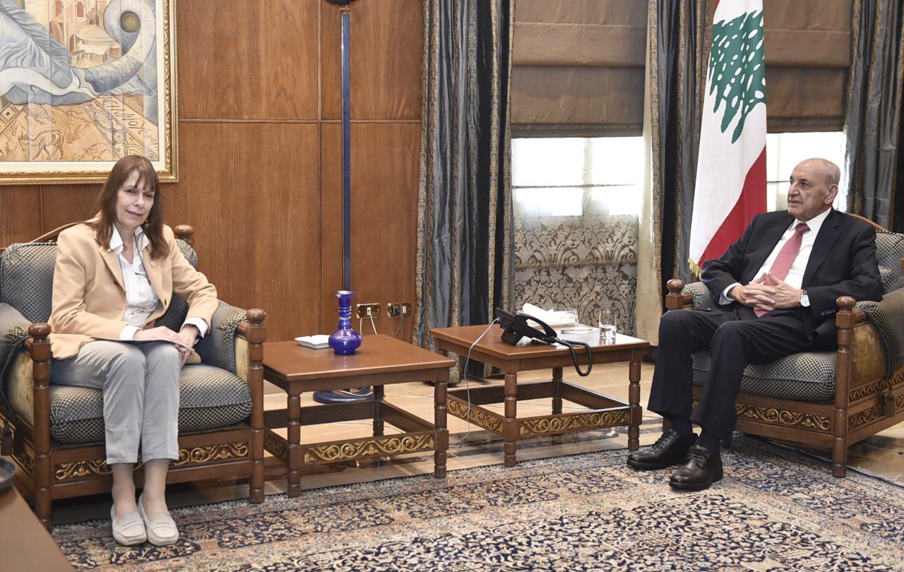 ملف النازحين والأسرى اللبنانيين في لقاء بري والصليب الأحمر