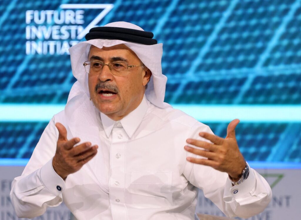 رئيس أرامكو يكشف مفاجأة: 3 مليارات برميل نفط مفقودة منذ بدء الحرب