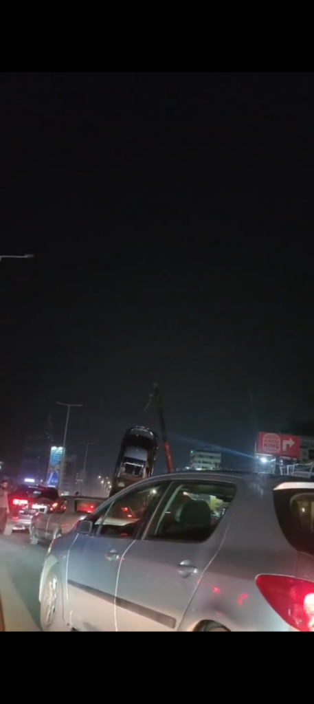 التحكم المروي: جـ.ــريح نتيجة انقـ.ــلاب مركبة على اوتوستراد الضبية المسلك الشرقي ودراج من مفرزة سير الجديدة يعمل على تسهيل السير في المحلة